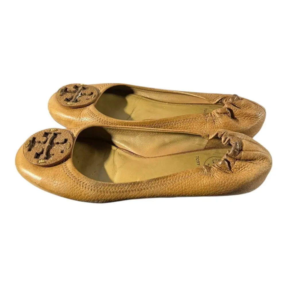 Tory Burch Reva Ballet Flats Brown 8 M Camel Leather Logo Medallion Elastic Back
